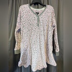Simply Vera Women's Pink and Gray Flannel pajama shirt with pockets! Sz.M